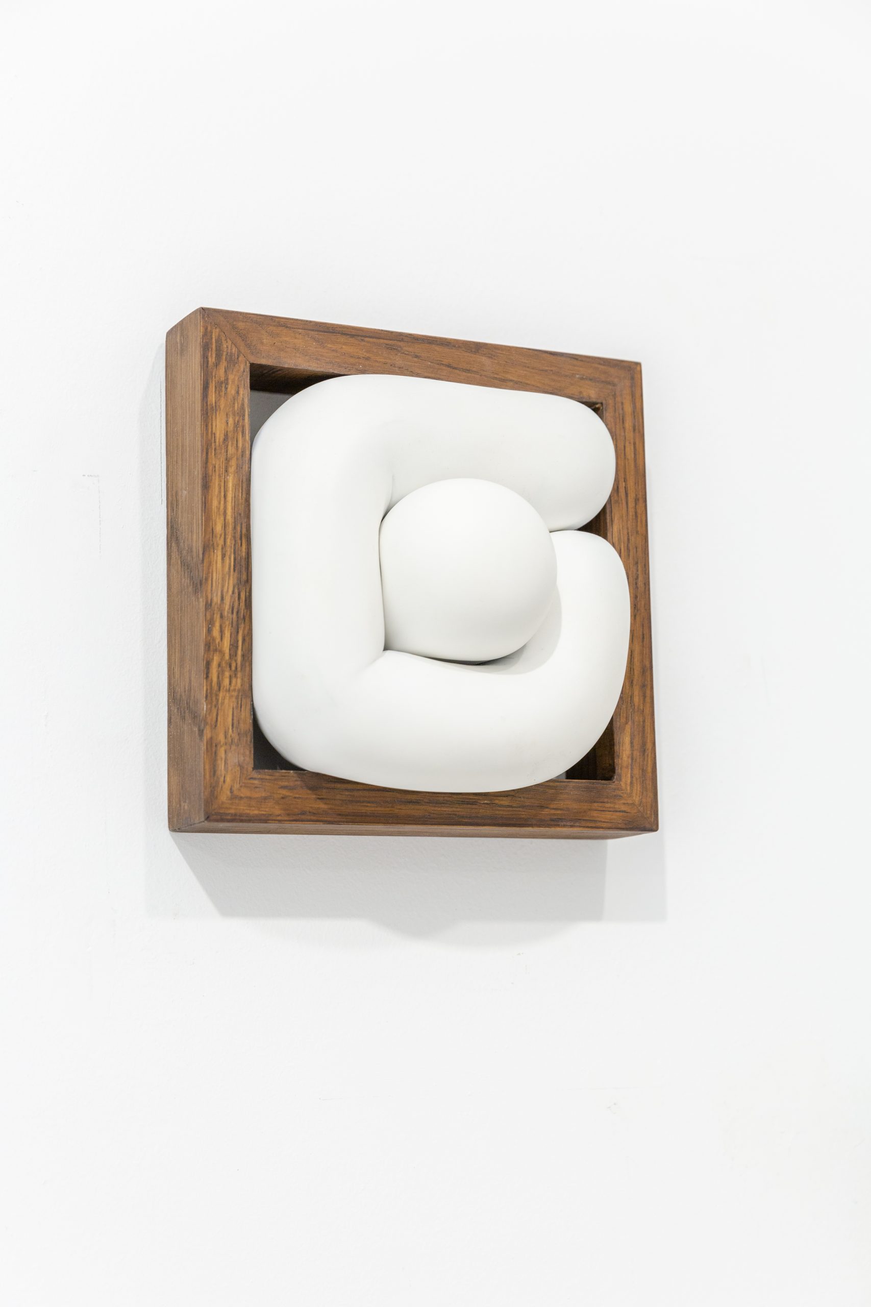 Iz stomaka 2, 2018, gips, drvo, 20 x 20