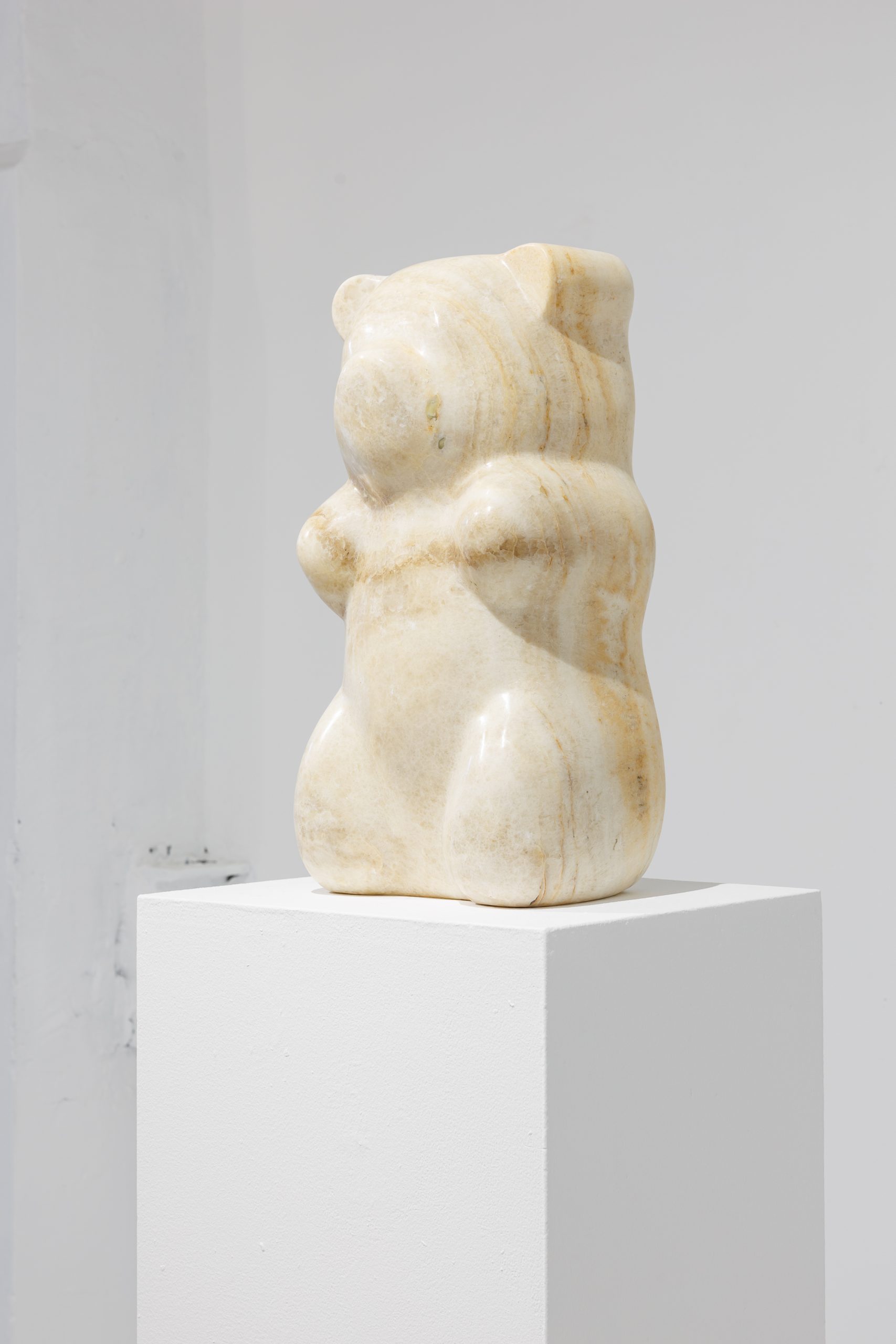 Untitled, 2025, kamen - oniks, 50 x 30 x 30